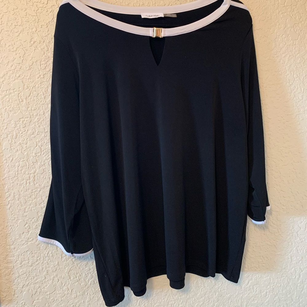 Calvin Klein XL Blouse w Front Cutout & Gold Charm